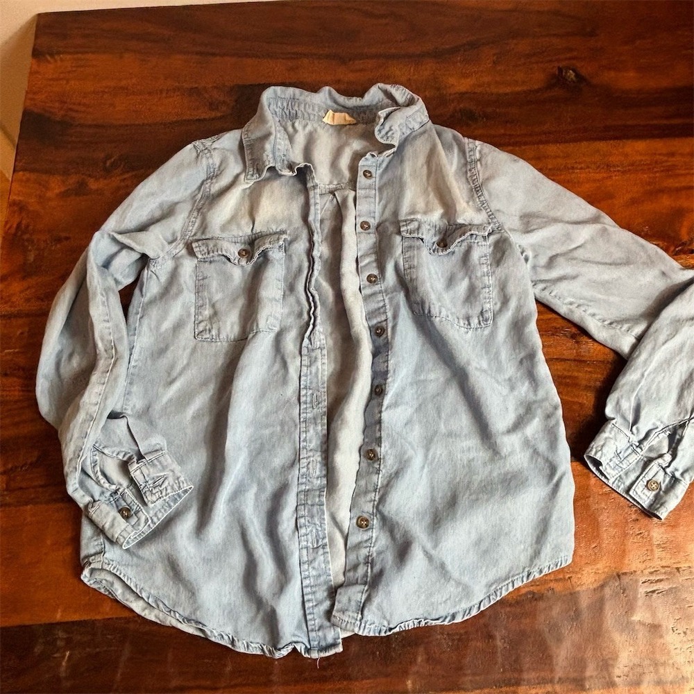 Urban Daisy Button-Up Shirt Womens Size S Light Blue Chambray Denim Look